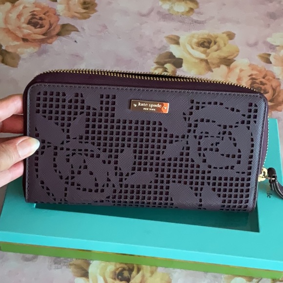 Kate Spade Perforated Wallet ♠️ - Picture 6 of 11